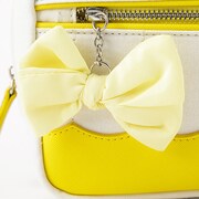 「恋になりたいAQUARIUM」をモチーフにした、国木田花丸モデルのポーチ。