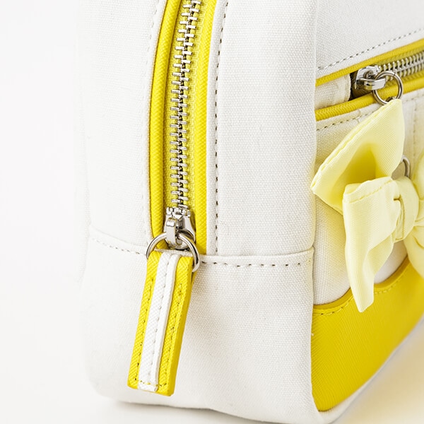 「恋になりたいAQUARIUM」をモチーフにした、国木田花丸モデルのポーチ。