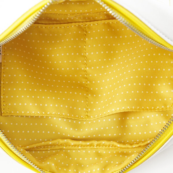 「恋になりたいAQUARIUM」をモチーフにした、国木田花丸モデルのポーチ。