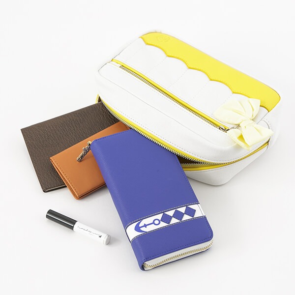 「恋になりたいAQUARIUM」をモチーフにした、国木田花丸モデルのポーチ。