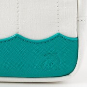 「恋になりたいAQUARIUM」をモチーフにした、松浦果南モデルのポーチ。