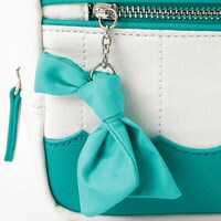 「恋になりたいAQUARIUM」をモチーフにした、松浦果南モデルのポーチ。