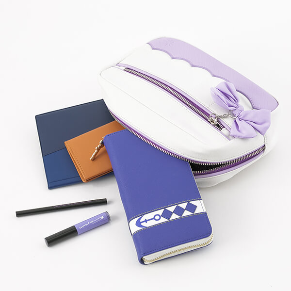 「恋になりたいAQUARIUM」をモチーフにした、小原鞠莉モデルのポーチ。