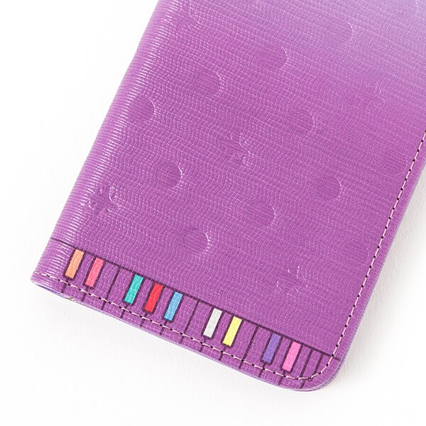 「想いよひとつになれ」をモチーフにした、小原鞠莉モデルのスマートフォンケース。