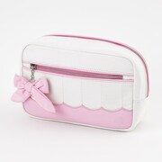 「恋になりたいAQUARIUM」をモチーフにした、桜内梨子モデルのポーチ。