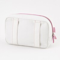 「恋になりたいAQUARIUM」をモチーフにした、桜内梨子モデルのポーチ。