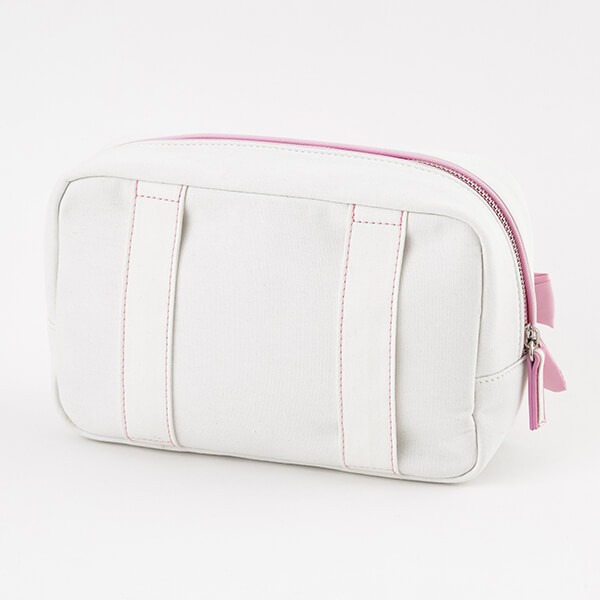 「恋になりたいAQUARIUM」をモチーフにした、桜内梨子モデルのポーチ。