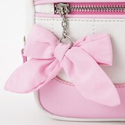 「恋になりたいAQUARIUM」をモチーフにした、桜内梨子モデルのポーチ。