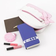 「恋になりたいAQUARIUM」をモチーフにした、桜内梨子モデルのポーチ。