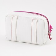 「恋になりたいAQUARIUM」をモチーフにした、黒澤ルビィモデルのポーチ。