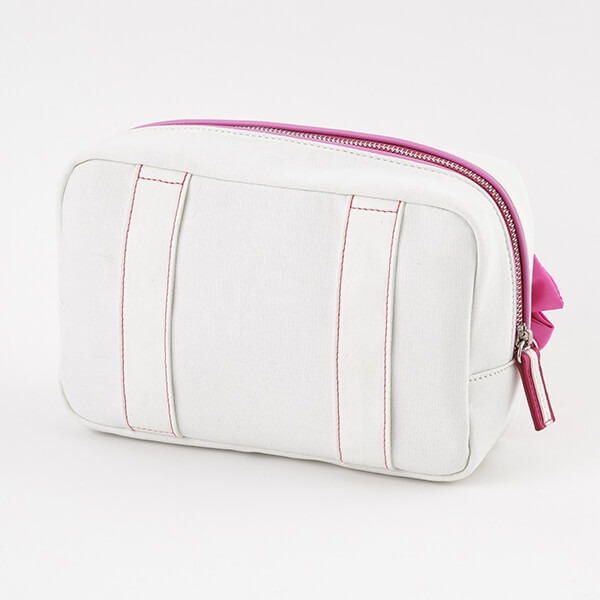 「恋になりたいAQUARIUM」をモチーフにした、黒澤ルビィモデルのポーチ。