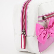 「恋になりたいAQUARIUM」をモチーフにした、黒澤ルビィモデルのポーチ。