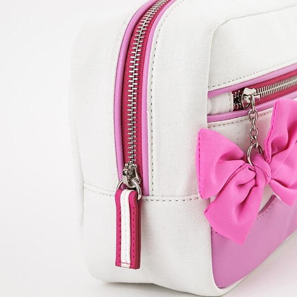 「恋になりたいAQUARIUM」をモチーフにした、黒澤ルビィモデルのポーチ。