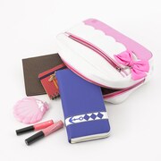 「恋になりたいAQUARIUM」をモチーフにした、黒澤ルビィモデルのポーチ。