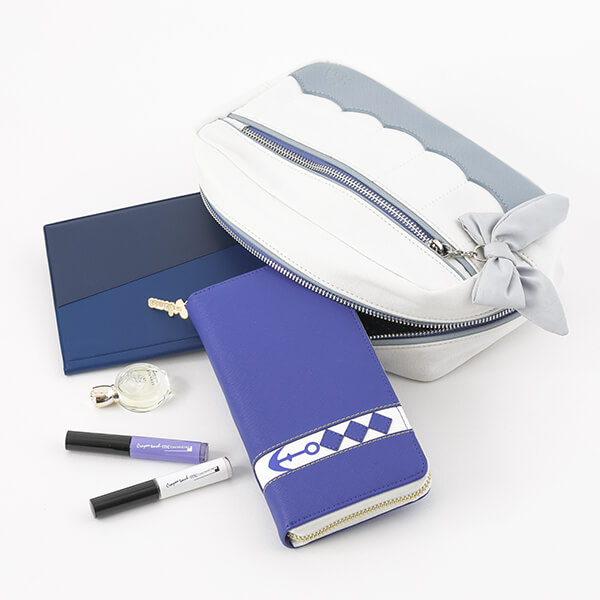 「恋になりたいAQUARIUM」をモチーフにした、津島善子モデルのポーチ。