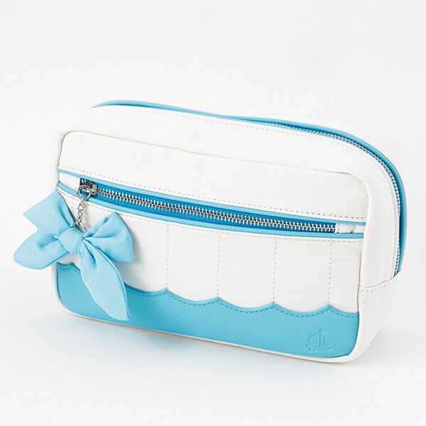 「恋になりたいAQUARIUM」をモチーフにした、渡辺曜モデルのポーチ。