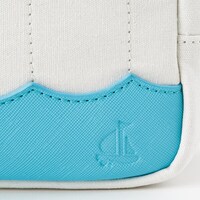 「恋になりたいAQUARIUM」をモチーフにした、渡辺曜モデルのポーチ。