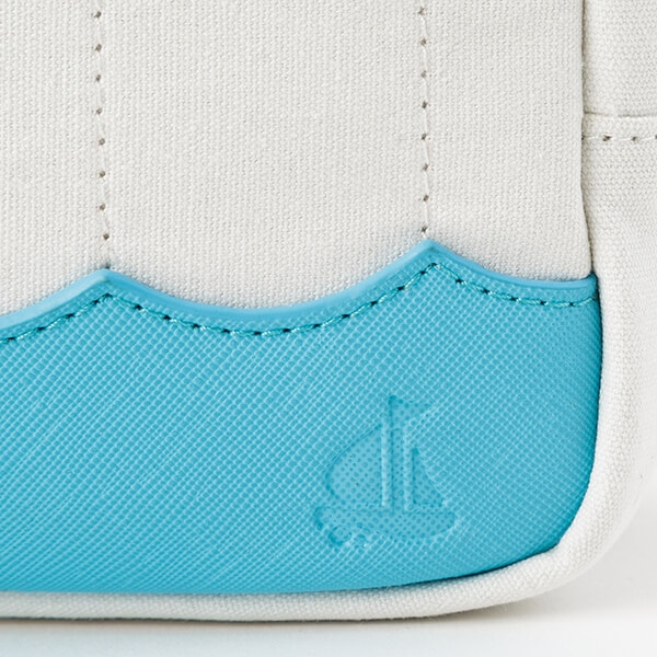 「恋になりたいAQUARIUM」をモチーフにした、渡辺曜モデルのポーチ。