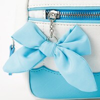 「恋になりたいAQUARIUM」をモチーフにした、渡辺曜モデルのポーチ。