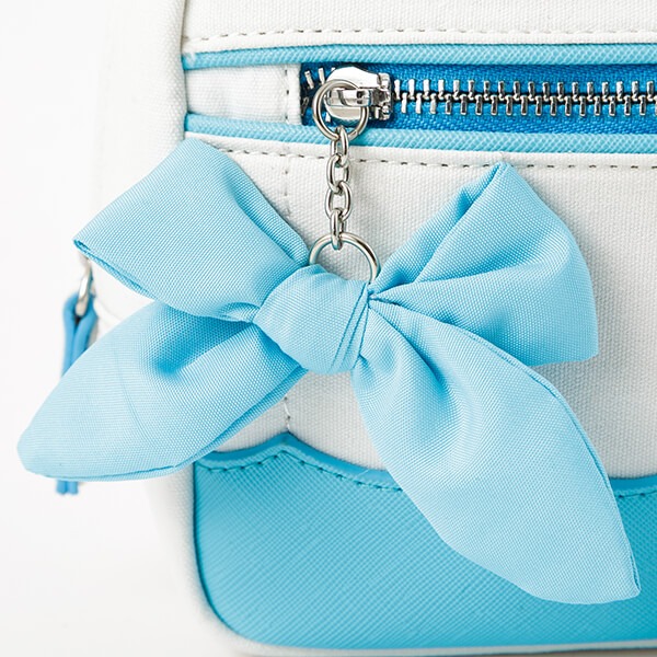 「恋になりたいAQUARIUM」をモチーフにした、渡辺曜モデルのポーチ。