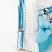 「恋になりたいAQUARIUM」をモチーフにした、渡辺曜モデルのポーチ。