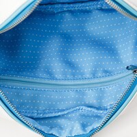 「恋になりたいAQUARIUM」をモチーフにした、渡辺曜モデルのポーチ。