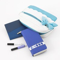 「恋になりたいAQUARIUM」をモチーフにした、渡辺曜モデルのポーチ。