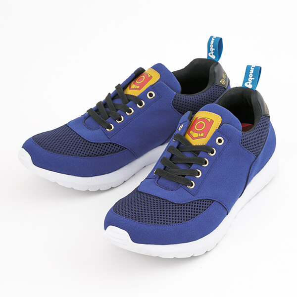 「HAPPY PARTY TRAIN」をモチーフにしたスニーカー。