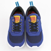 「HAPPY PARTY TRAIN」をモチーフにしたスニーカー。