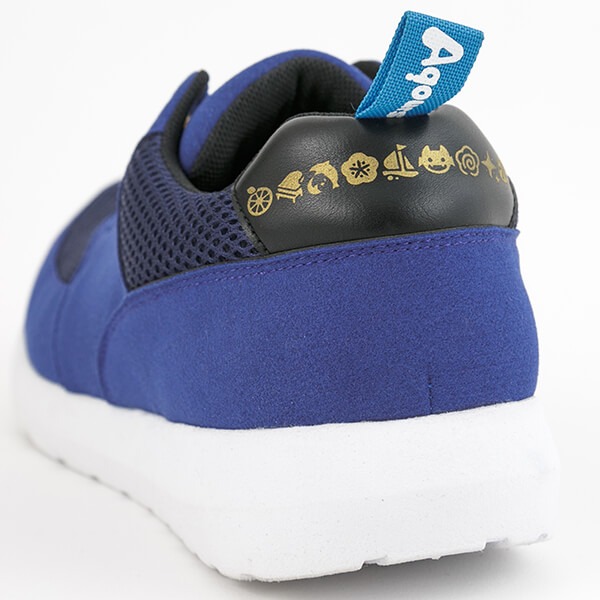 「HAPPY PARTY TRAIN」をモチーフにしたスニーカー。