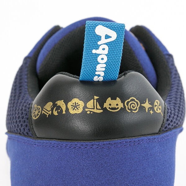 「HAPPY PARTY TRAIN」をモチーフにしたスニーカー。