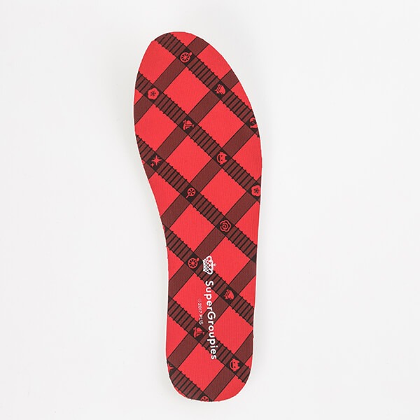 「HAPPY PARTY TRAIN」をモチーフにしたスニーカーのインソール。