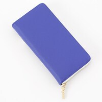 「未来の僕らは知ってるよ」をモチーフにした長財布。