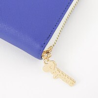 「未来の僕らは知ってるよ」をモチーフにした長財布。