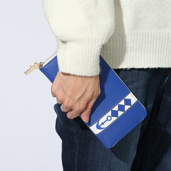 「未来の僕らは知ってるよ」をモチーフにした長財布。