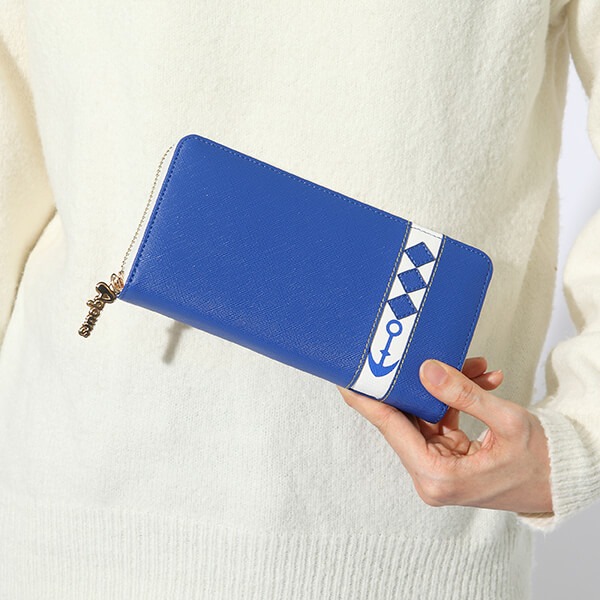 「未来の僕らは知ってるよ」をモチーフにした長財布。