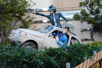 「ルパン三世カーチェイス XRライド」付近にあるルパン三世の愛車のモニュメント。