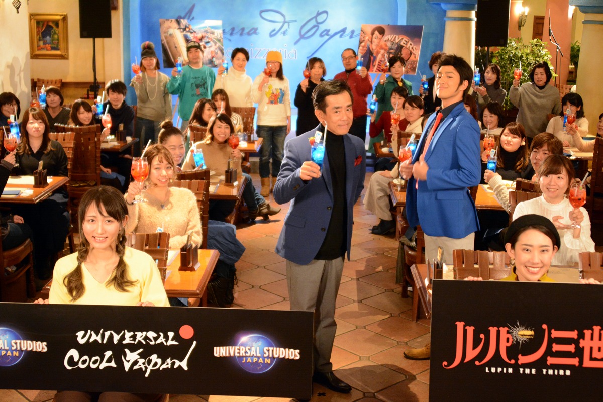 「ルパン三世リストランテ・アモーレ」の店内。中央が栗田貫一、右隣はルパン三世。