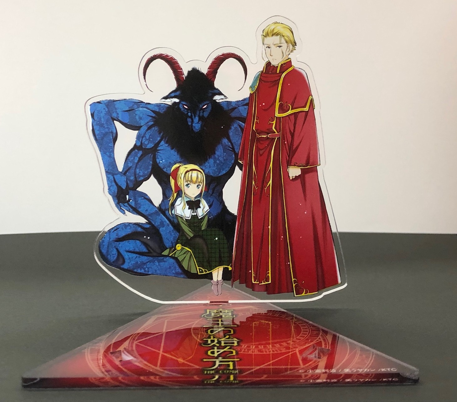「魔王の始め方 THE COMIC」5巻の限定版に付属するアクリルフィギュア（ウラ）。