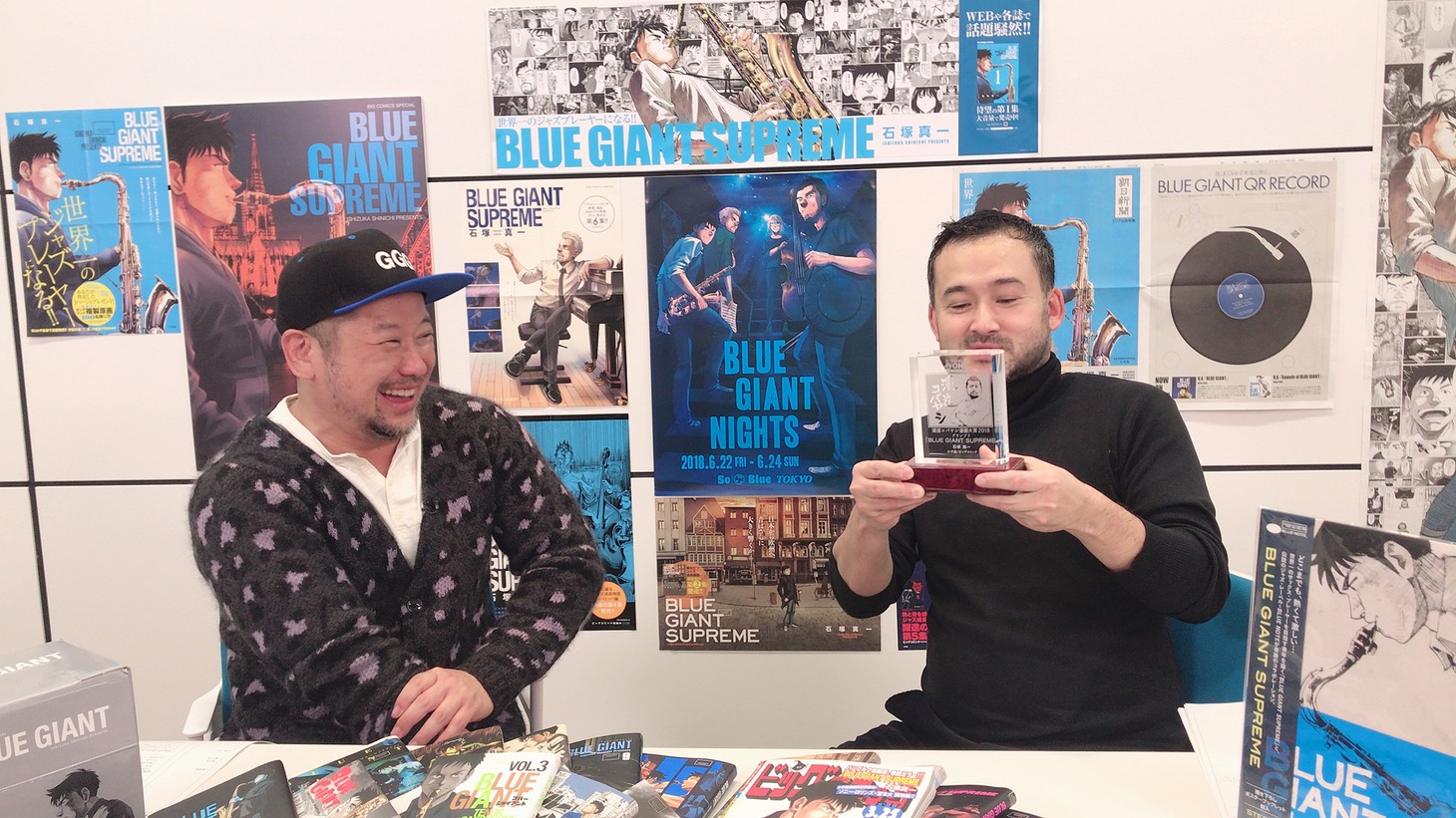 左からケンドーコバヤシ、石塚真一。