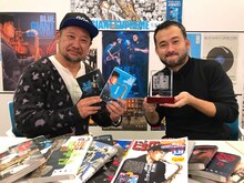 左からケンドーコバヤシ、石塚真一。