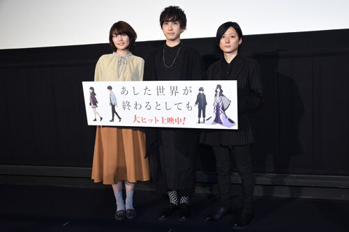 左から千本木彩花、中島ヨシキ、櫻木優平。