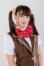 坂ノ上茜演じるチカ。