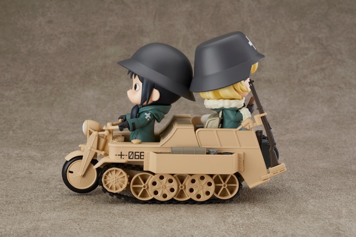 「ねんどろいどもあ ケッテンクラート」を「ねんどろいど チト」「ねんどろいど ユーリ」と一緒に使用した様子。