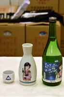 会場では「グビ姉のすき焼きに合う日本酒」や、「ゆるキャン△」仕様の徳利などの物販も行われた。