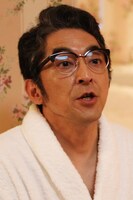 地元の市議会議員・吉田役の村杉蝉之介。