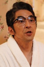 地元の市議会議員・吉田役の村杉蝉之介。