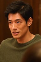 咲田の同級生・井上俊哉役の中島歩。