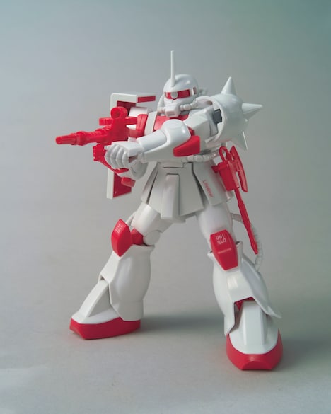 購入者特典のユニクロUTオリジナル限定ガンプラ。