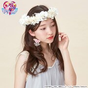 「美少女戦士セーラームーン」とCHACOによるコラボアイテムの着用例。